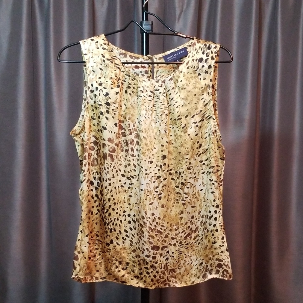 Sleeveless womans top, NWT